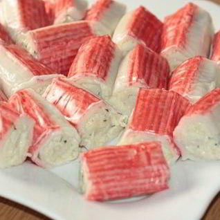 Крабовые палочки, фаршированные сыром