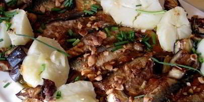 маринованная скумбрия с картофелем и овощами