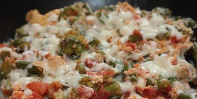 белковый омлет с брокколи и фасолью