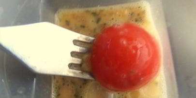 быстрый омлет из микроволновки с чипсами