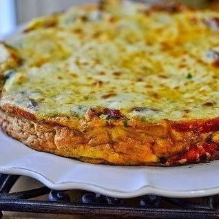 Фриттата c картофелем, сладким перцем, зеленью и сыром