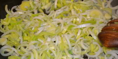 фриттата с креветками и луком пореем