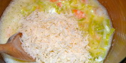 фриттата с креветками и луком пореем