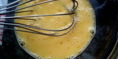 фриттата с лисичками и беконом