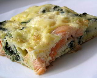 Фриттата с лососем и шпинатом