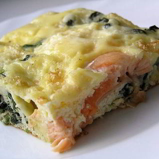 Фриттата с лососем и шпинатом