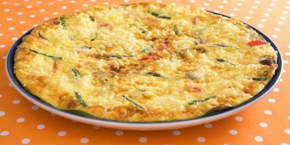 Рецепт фриттата с молодым картофелем, цукини, сыром и вялеными томатами