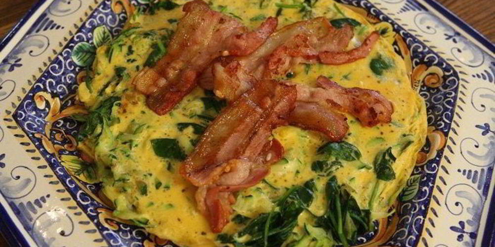 Рецепт фриттата с цукини, беконом и шпинатом