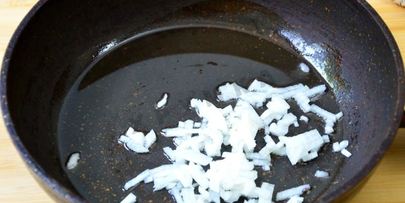 фриттата со стручковой фасолью помидорами черри и грибами