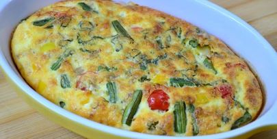 фриттата со стручковой фасолью помидорами черри и грибами