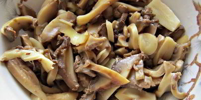 грибная фриттата с картофелем и луком-пореем