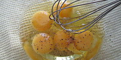 грибная фриттата с картофелем и луком-пореем