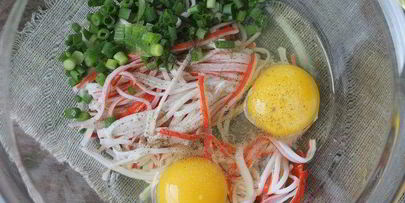 мини-омлеты с крабовыми палочками