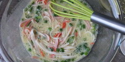 мини-омлеты с крабовыми палочками