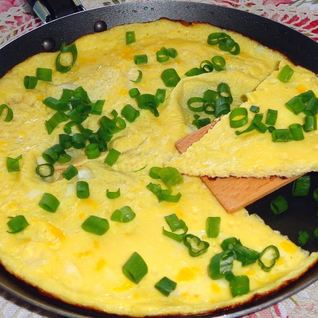 Омлет классический с молоком на сковороде