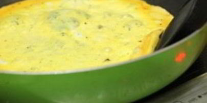 омлет с беконом