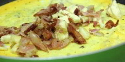 омлет с беконом