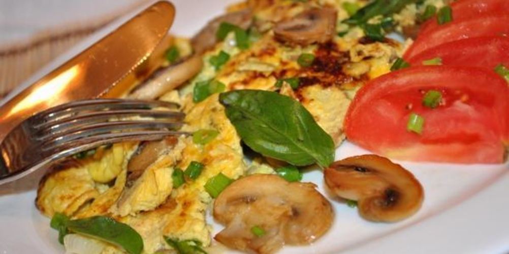Рецепт омлет с грибами и зеленым луком