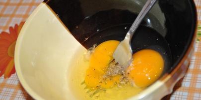 омлет с грибами и зеленым луком