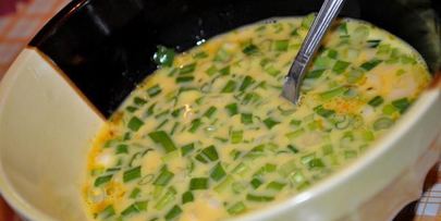омлет с грибами и зеленым луком