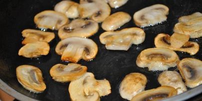 омлет с грибами и зеленым луком