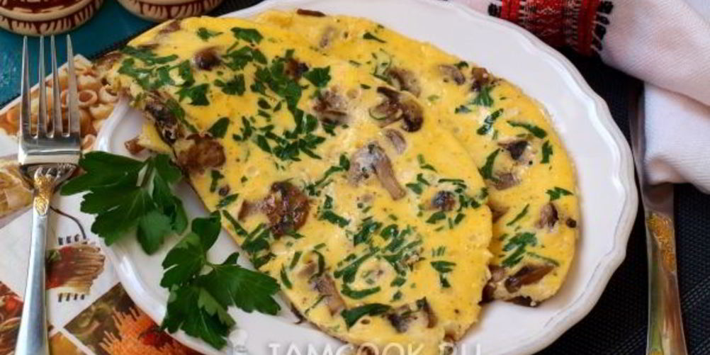 Рецепт омлет с грибами на сковороде