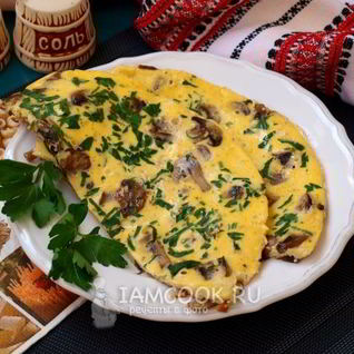 Омлет с грибами на сковороде