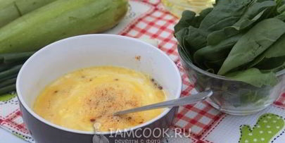 омлет с кабачком и шпинатом
