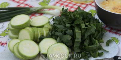омлет с кабачком и шпинатом