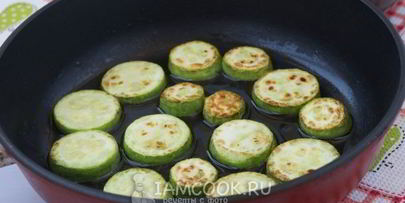 омлет с кабачком и шпинатом