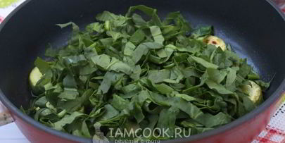 омлет с кабачком и шпинатом