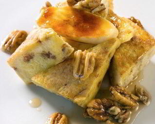 Омлет с карамелизованными яблоками, горгонзолой и беконом