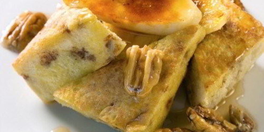 Рецепт омлет с карамелизованными яблоками, горгонзолой и беконом