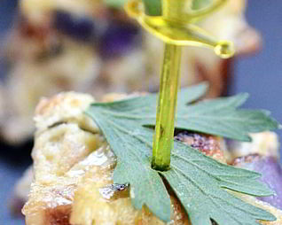 Омлет с картошкой и копченой рыбой