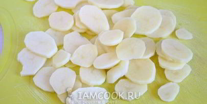 омлет с картошкой на сковороде