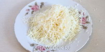 омлет с картошкой на сковороде