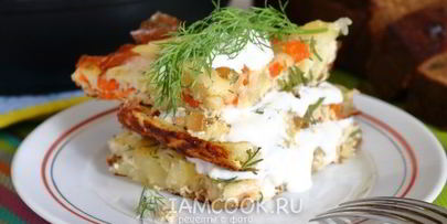 омлет с картошкой на сковороде