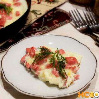 Омлет с колбасой