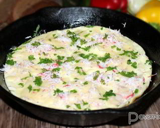 Омлет с крабовыми палочками