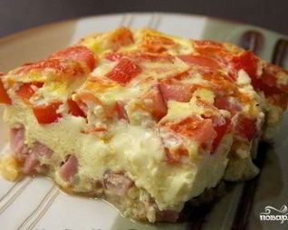 Омлет с луком и помидорами