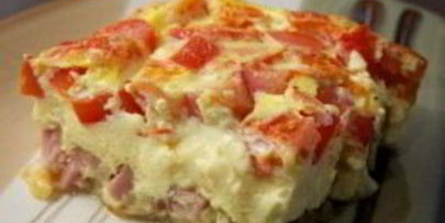 омлет с луком и помидорами