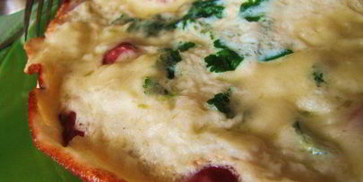 омлет с охотничьими колбасками