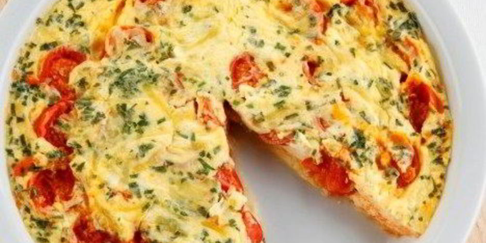 Рецепт омлет с помидорами и красным луком