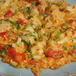 Омлет с помидорами и цветной капустой