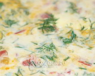 Омлет с помидорами, луком и укропом