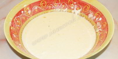 омлет с помидорами, луком и укропом