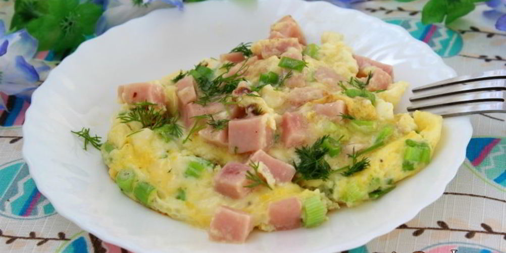 Рецепт омлет с ветчиной и зеленым луком