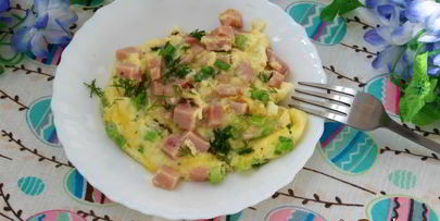 омлет с ветчиной и зеленым луком