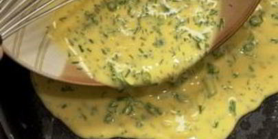 омлет со сметаной и сыром