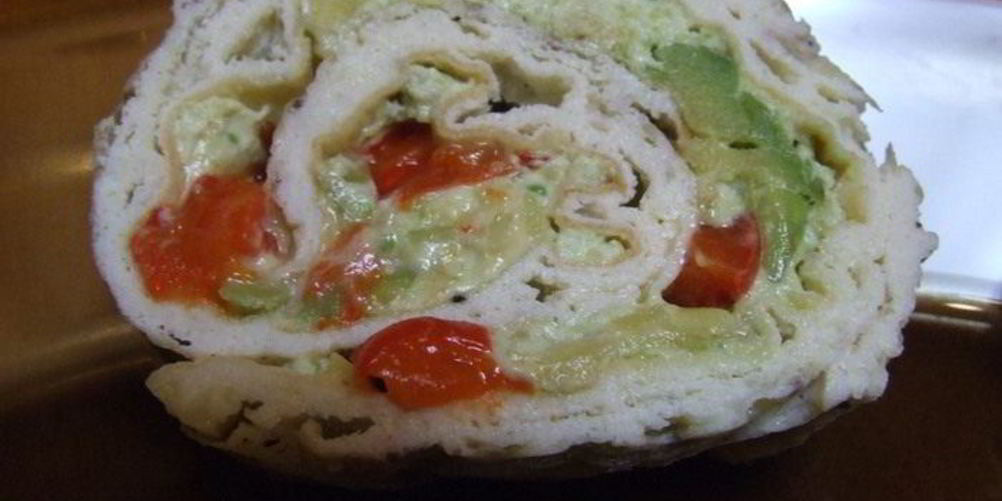 Рецепт рулет из омлета, авокадо и болгарского перца